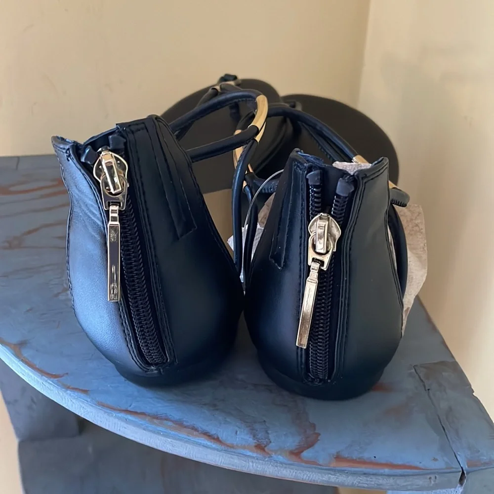 Dolce Vita Maven Black & Gold Stella Sandal size 7 - New - Picture 3 of 5